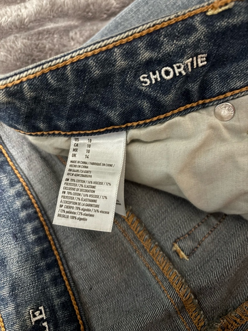 American Eagle Distressed Denim Shorts Frayed Hem Y2K Festival
 US Size 10 - Picture 9 of 9